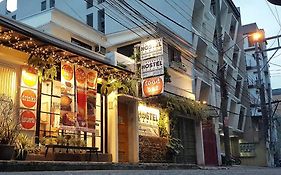 Crossroads Hostel Manila